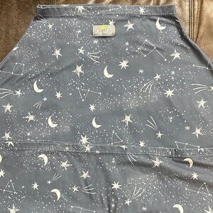 Itzy Ritzy mom boss car seat cover, nursing scarf all in one